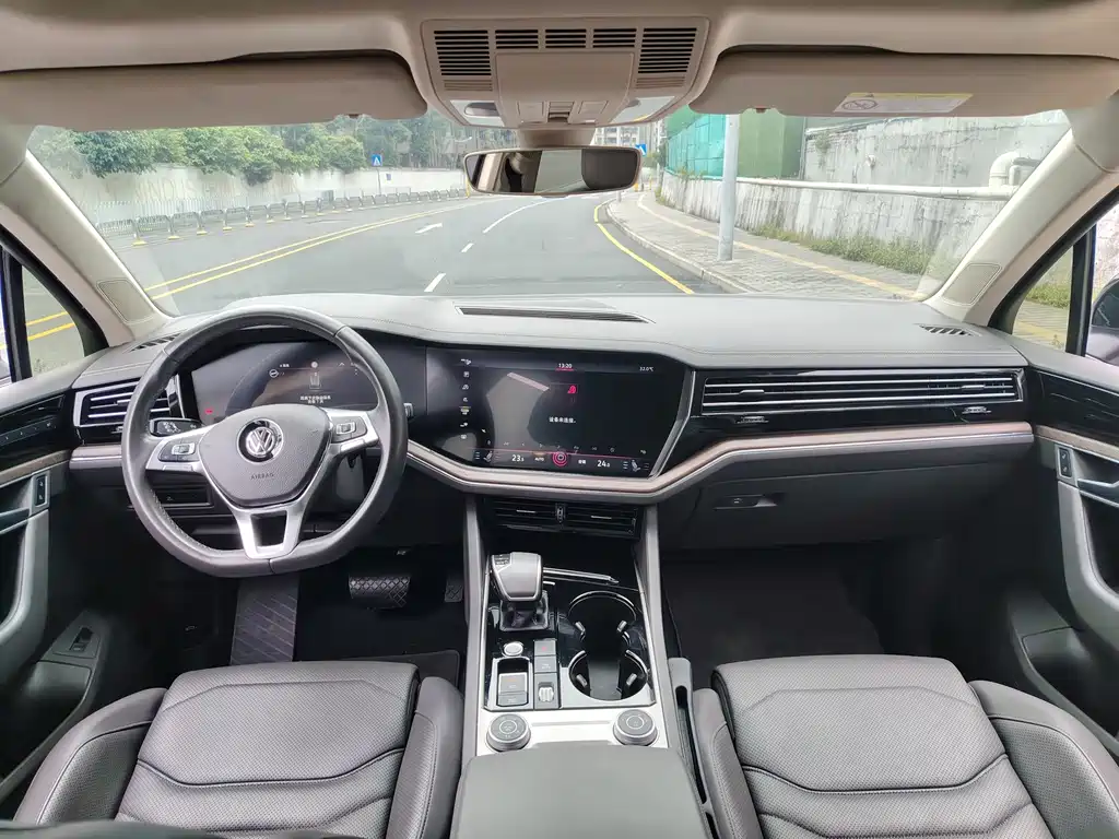 Volkswagen Touareg — миниатюра 12