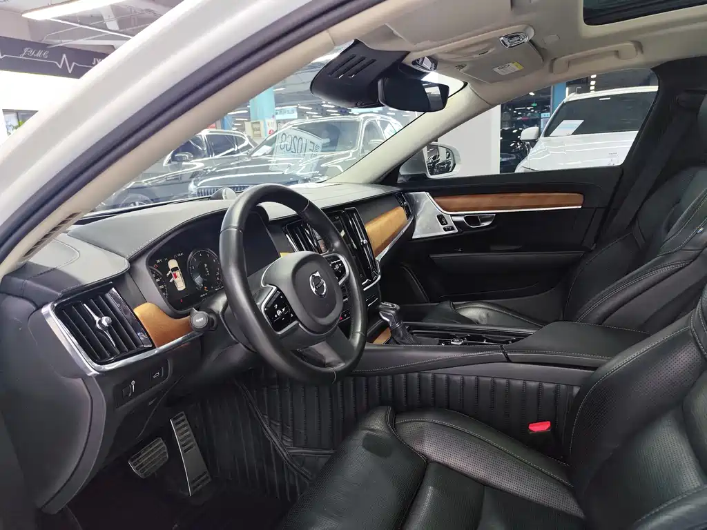 Volvo S90 — миниатюра 4