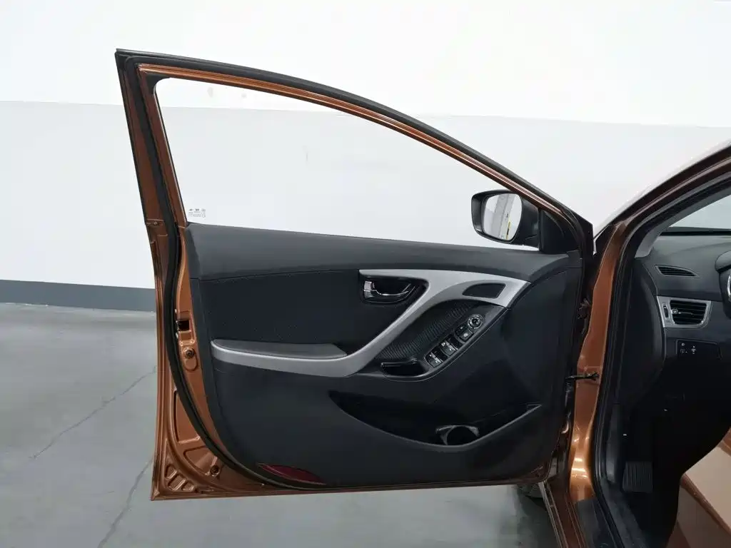 Hyundai Elantra Langdong — миниатюра 8