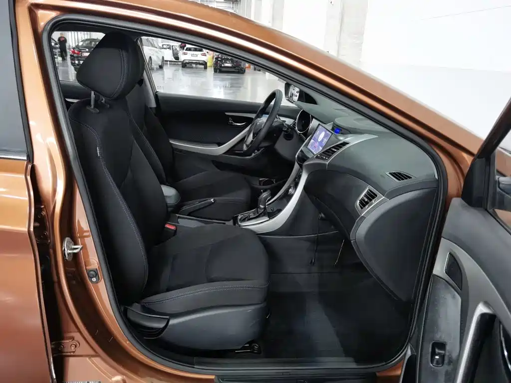 Hyundai Elantra Langdong — миниатюра 23