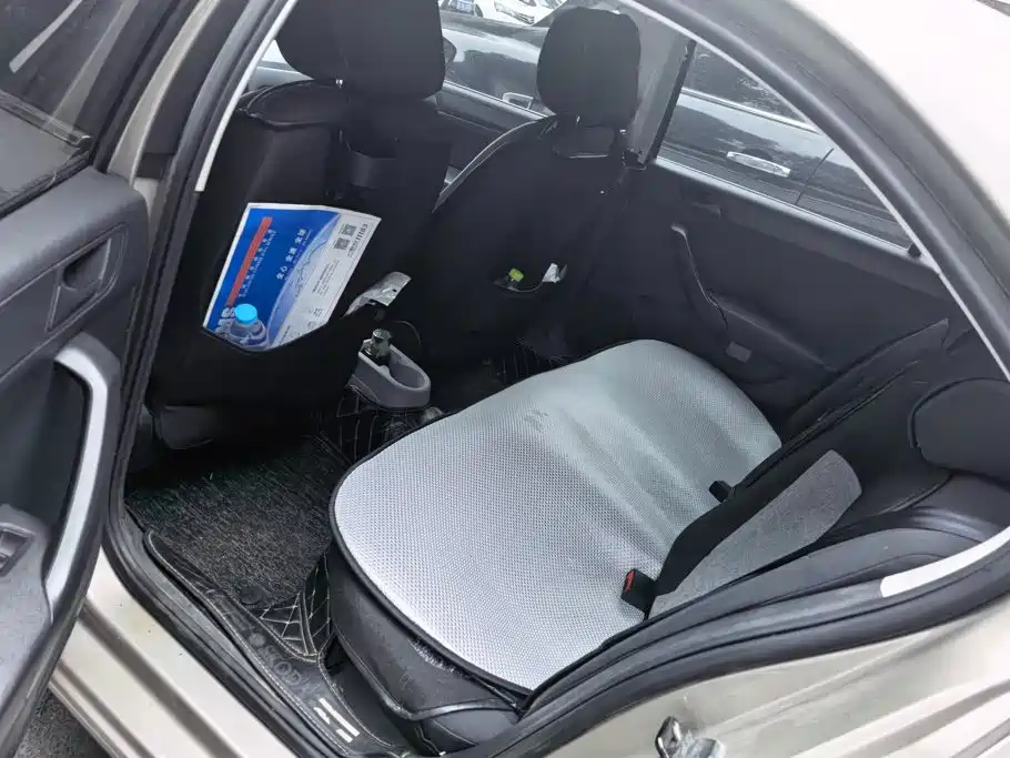 Skoda Rapid — миниатюра 11
