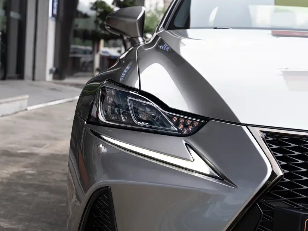 Lexus IS — миниатюра 6