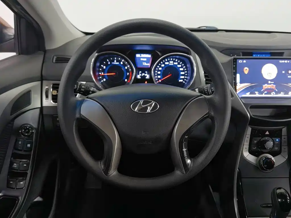 Hyundai Elantra Langdong — миниатюра 11