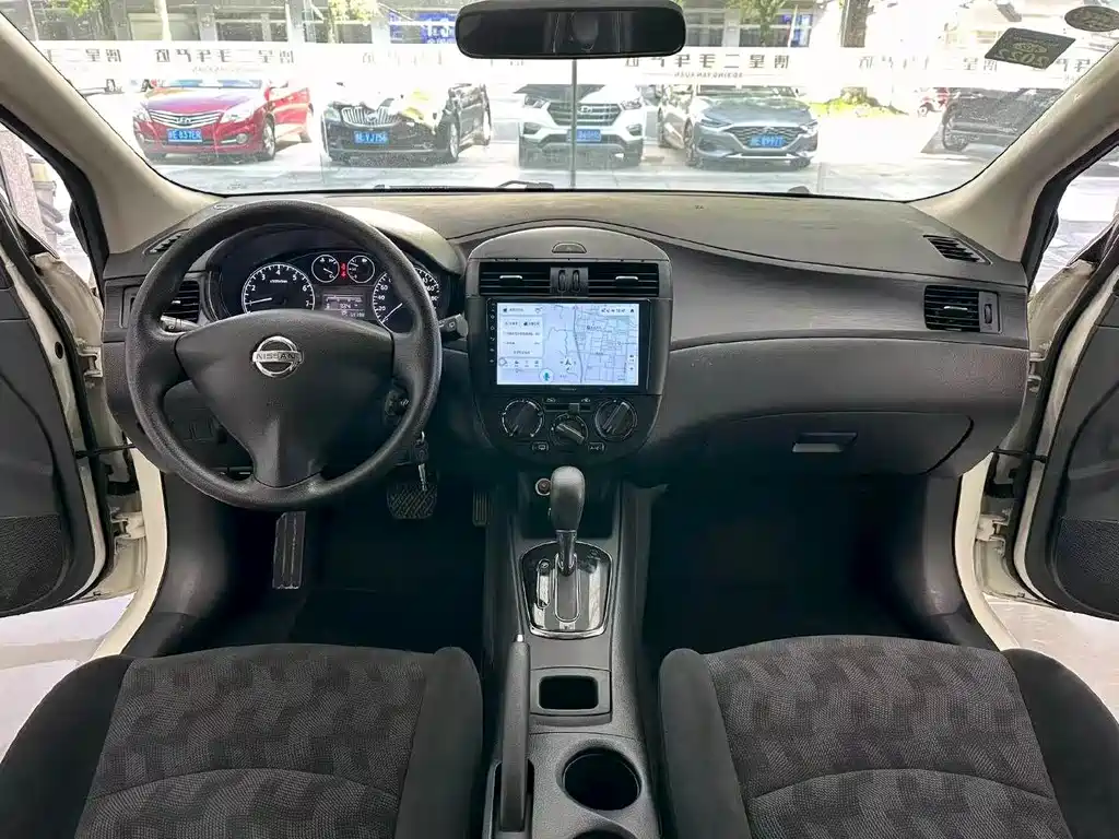 Nissan Tiida — миниатюра 5