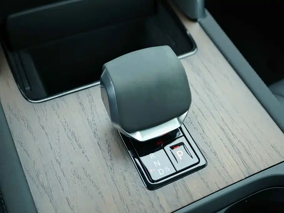Land Rover Discovery Sport — миниатюра 8