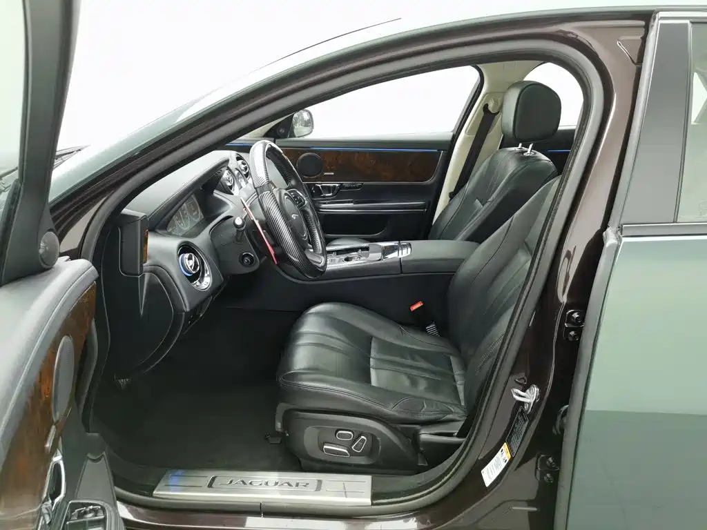 Jaguar XJ — миниатюра 10