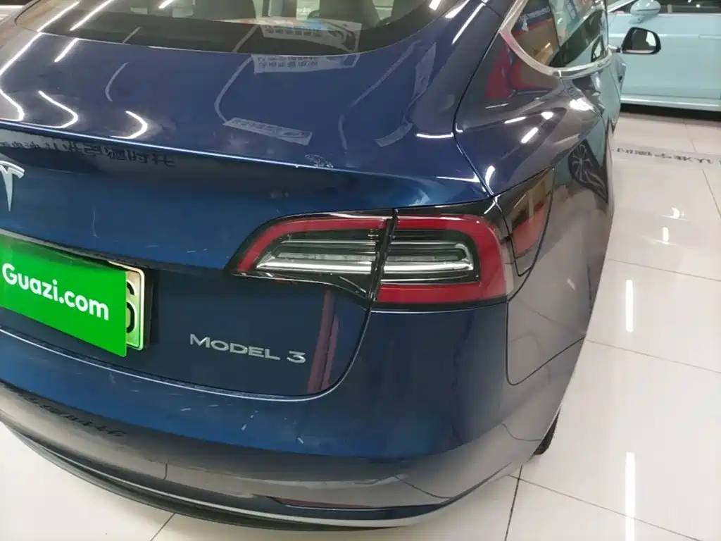 Tesla Model 3 — миниатюра 8