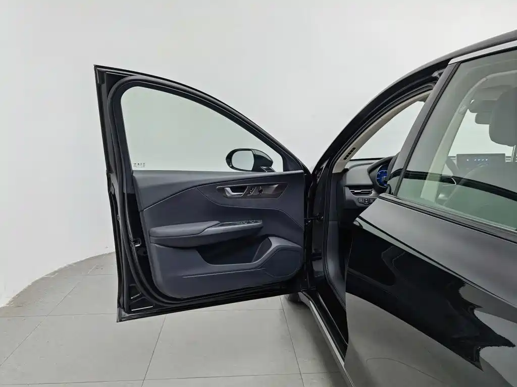 Hongqi Hongqi E-QM5 — миниатюра 8