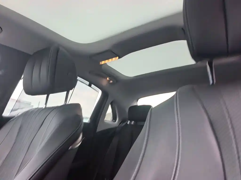 Mercedes-Benz E-Class — миниатюра 12