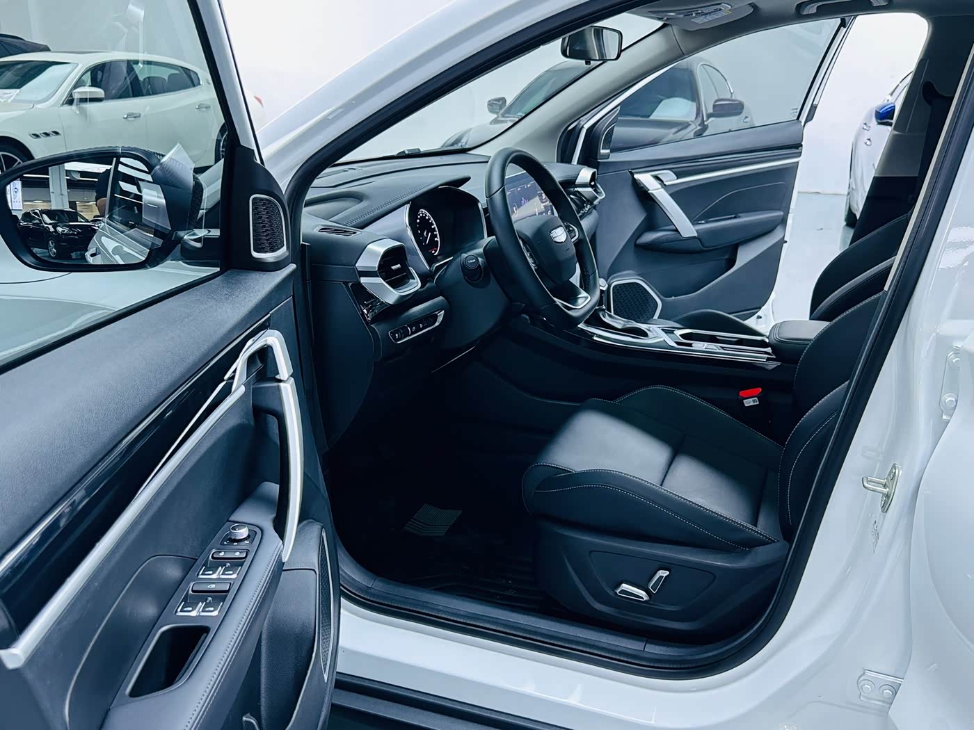 Geely Binyue 1.5 л 2025 г. Белый, пробег 800 км