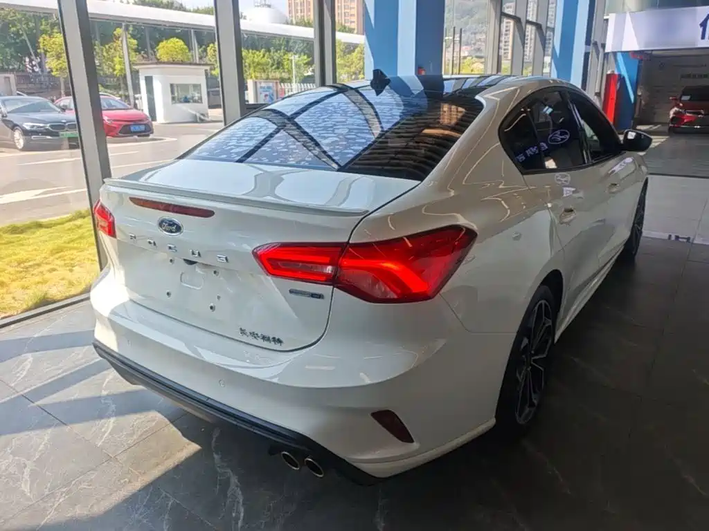 Ford Focus — миниатюра 7