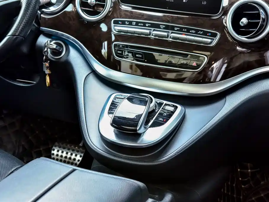 Mercedes-Benz V-Class — миниатюра 26