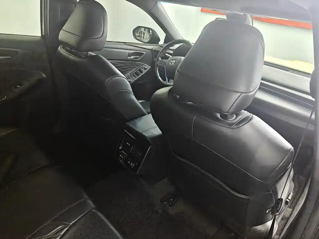 Toyota Avalon — миниатюра 10