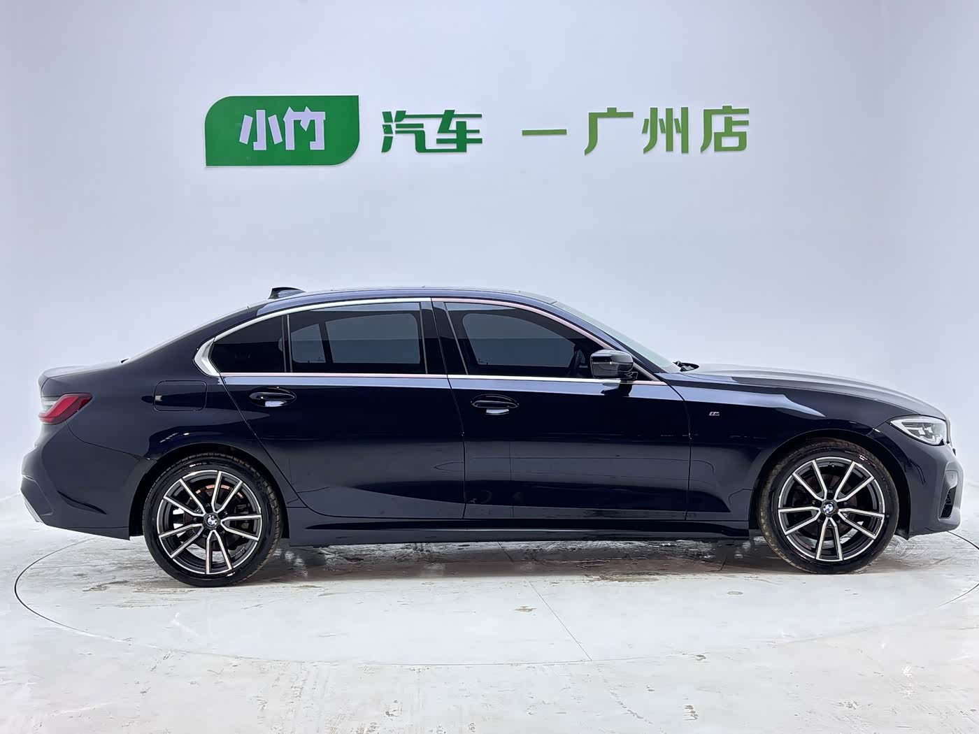 BMW 3 Series 2.0 л 2022 г. Чёрный, пробег 42000 км