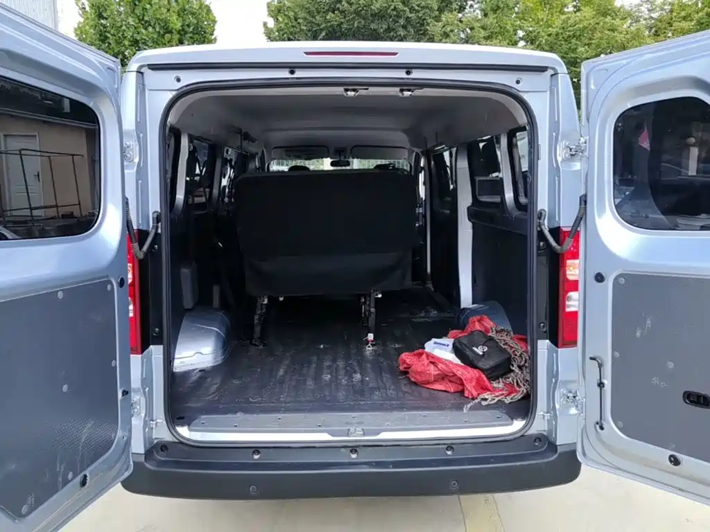 Wuling Yangguang — миниатюра 19