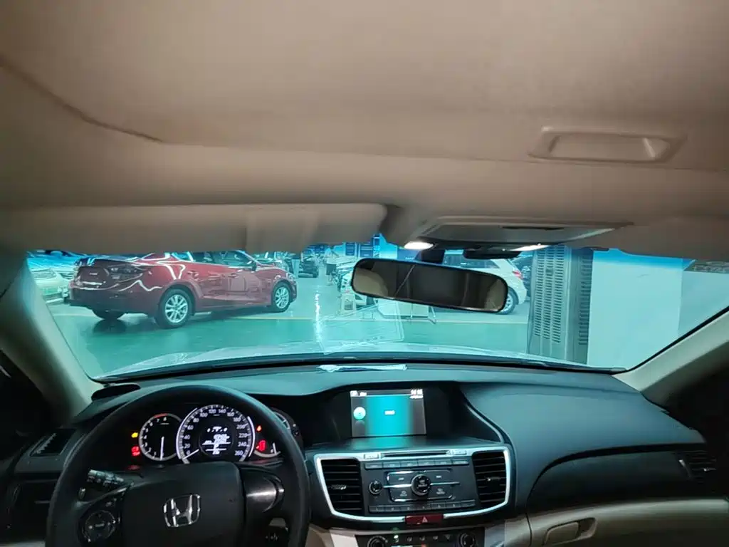 Honda Accord — миниатюра 18