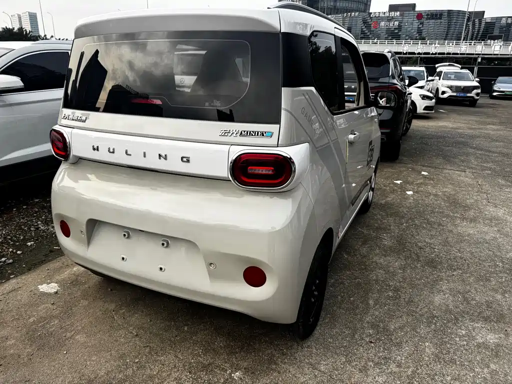 Wuling MINIEV — миниатюра 10
