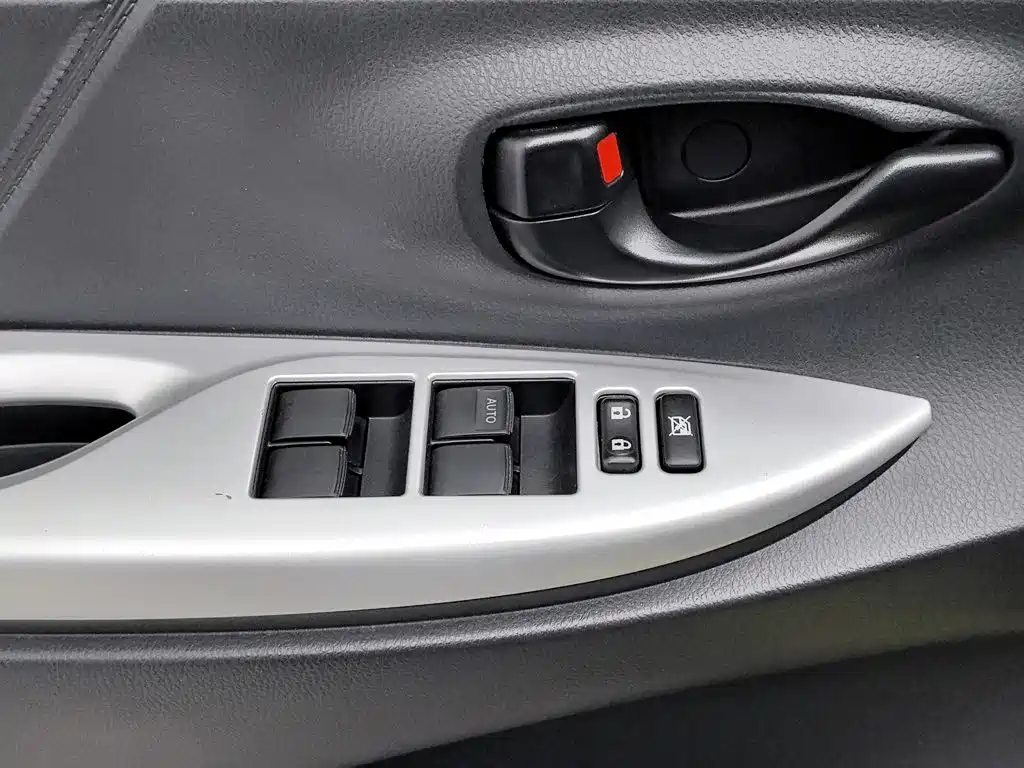 Toyota Yaris L — миниатюра 9