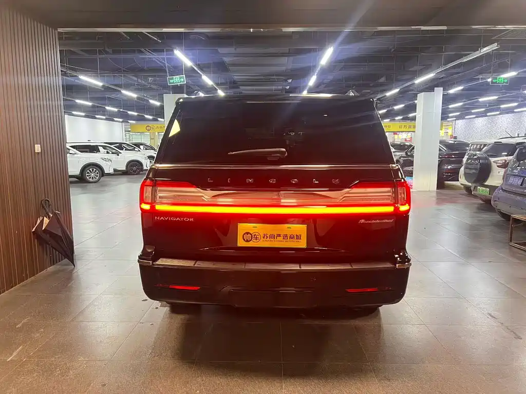 LINCOLN NAVIGATOR