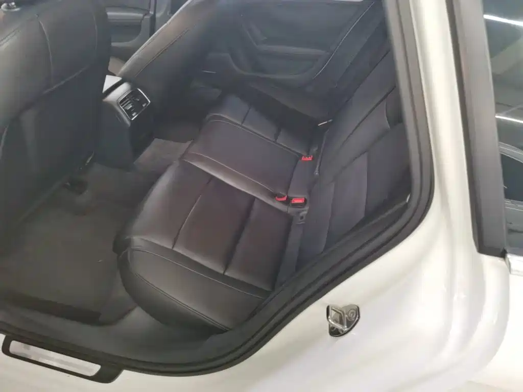 Audi A4L — миниатюра 17