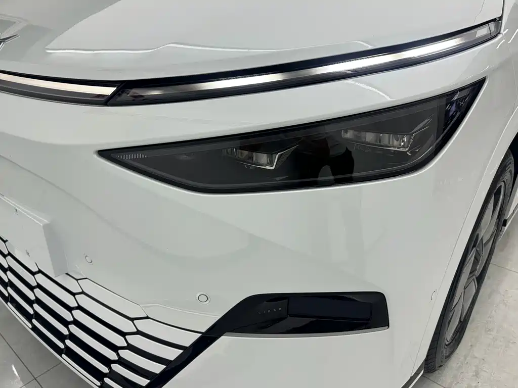 XPeng X9 — миниатюра 6