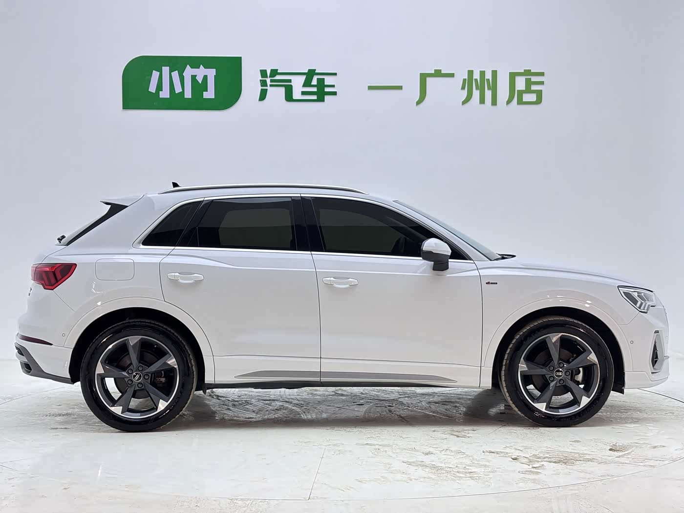 Audi Q3 1.4 л 2022 г. Белый, пробег 17000 км