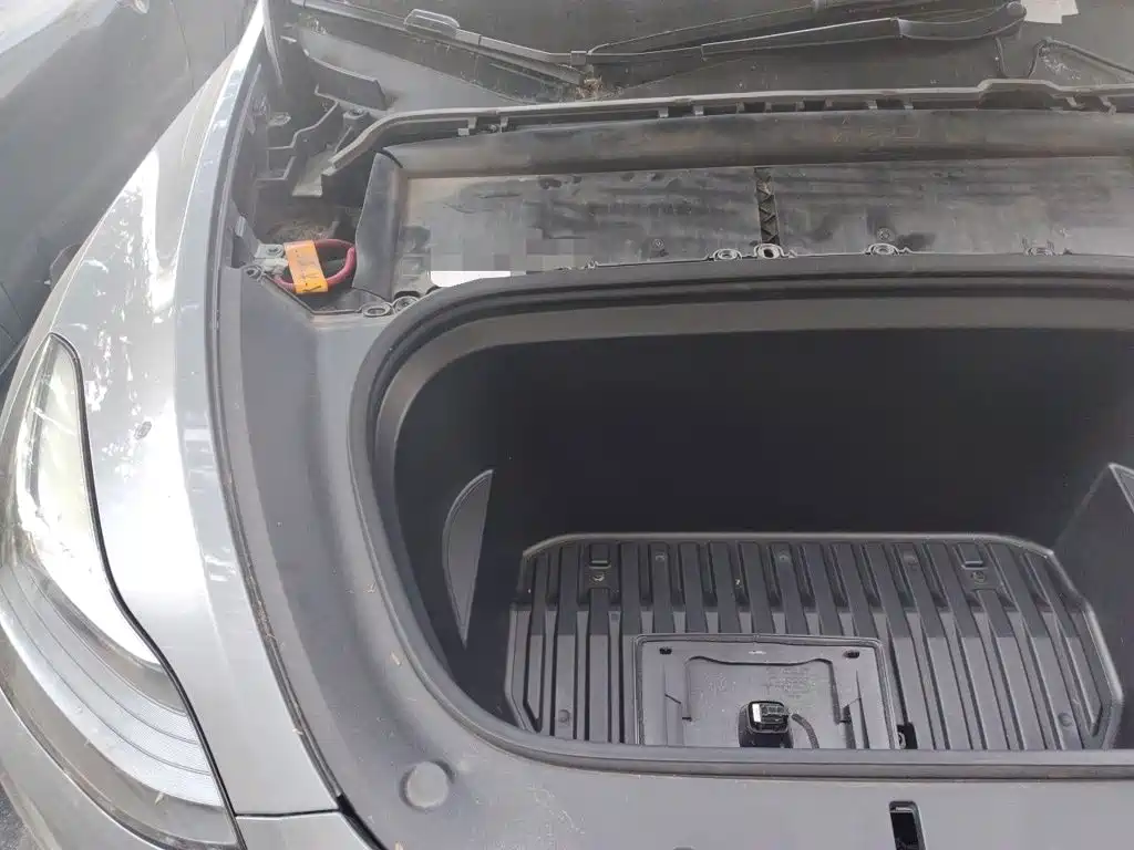 Tesla Model Y — миниатюра 21