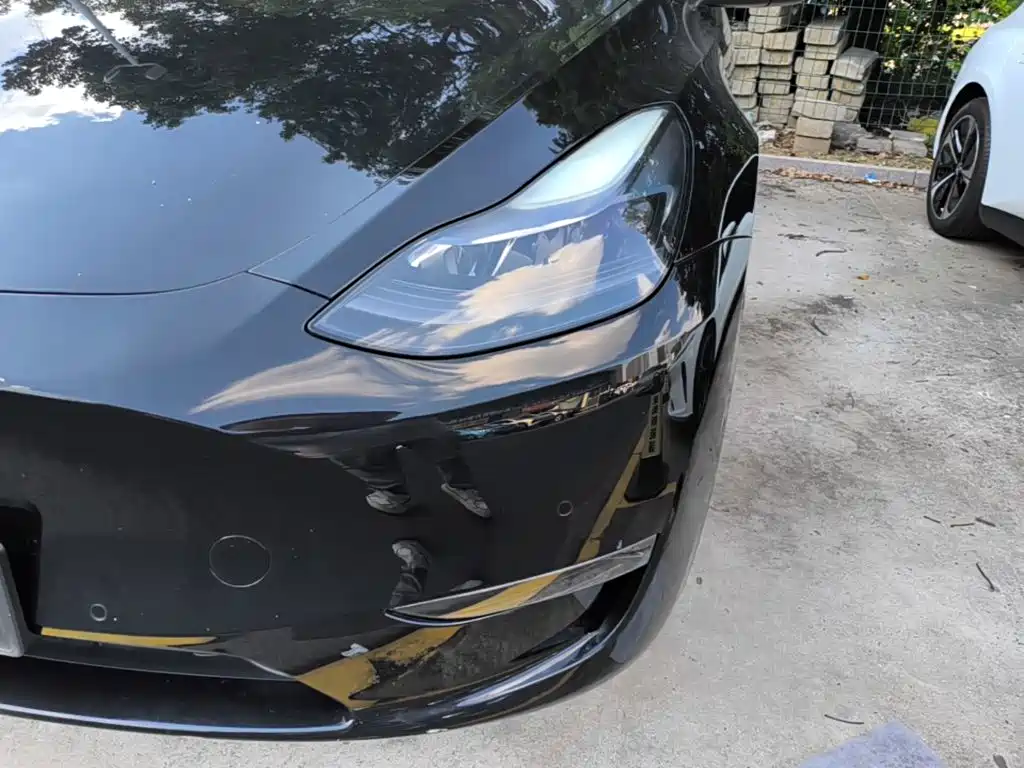 Tesla Model Y — миниатюра 24