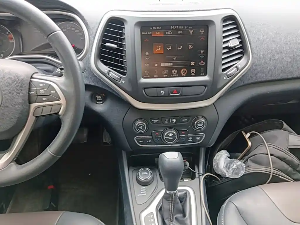 Jeep Cherokee — миниатюра 13