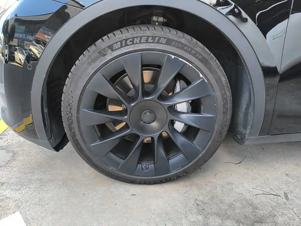 Tesla Model Y — миниатюра 23
