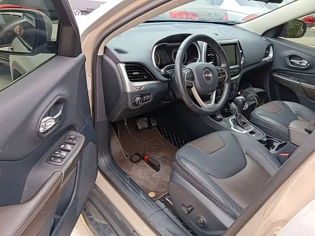Jeep Cherokee — миниатюра 16