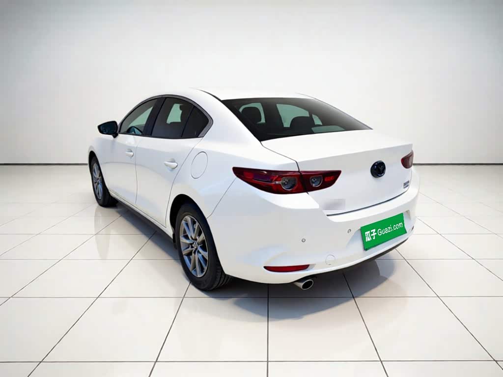 Mazda Mazda3 Axela 2.0 л 2023 г. Белый, пробег 26700 км