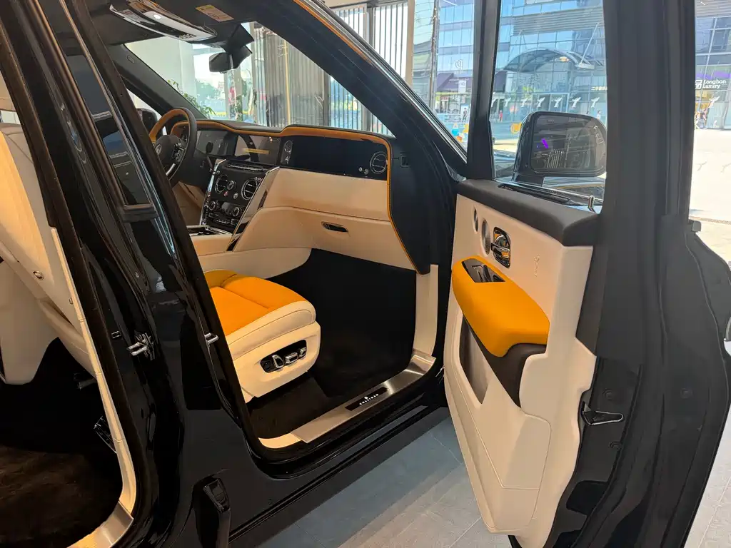 Rolls-Royce Cullinan — миниатюра 6