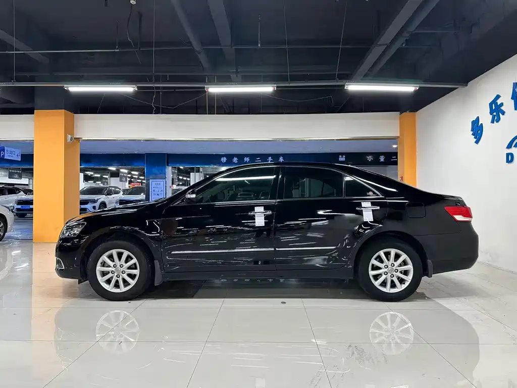 Toyota Camry — миниатюра 9