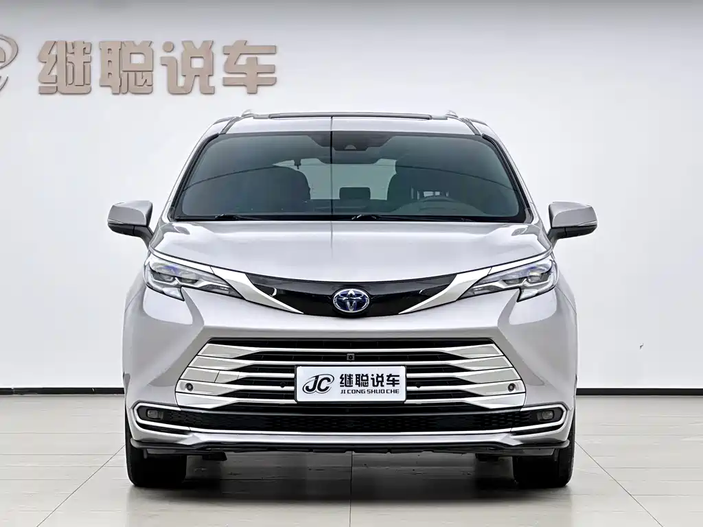 Toyota Sienna — миниатюра 2