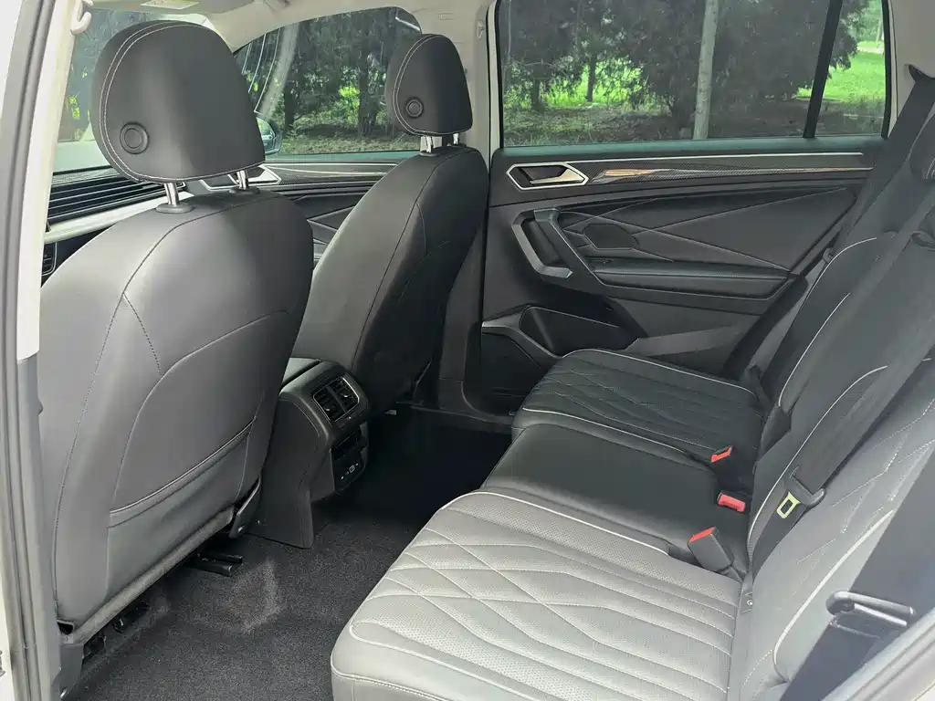 Volkswagen Tiguan L L 2022 330TSI AT R-Line