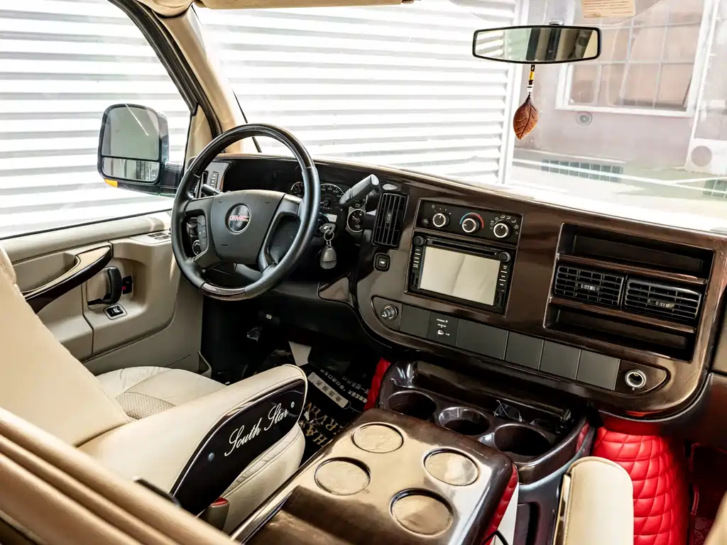 GMC Savana — миниатюра 12