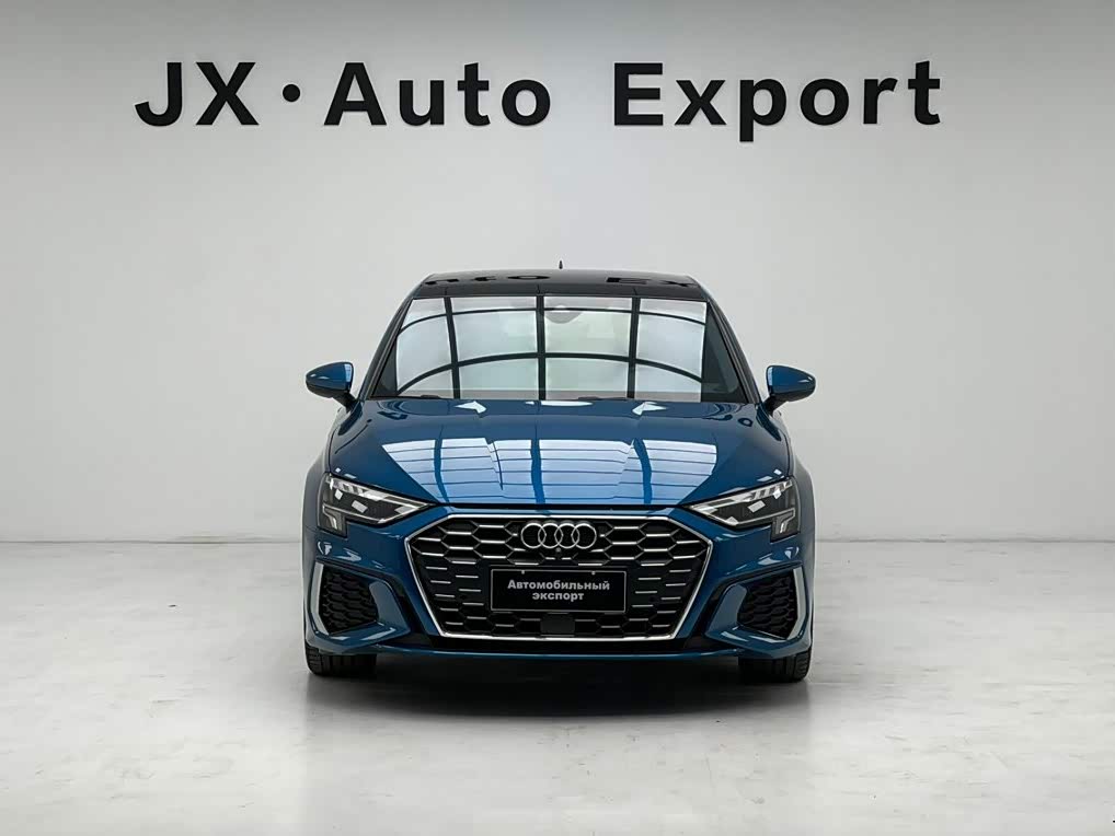 Audi A3 1.4 л 2022 г. Голубой, пробег 33000 км