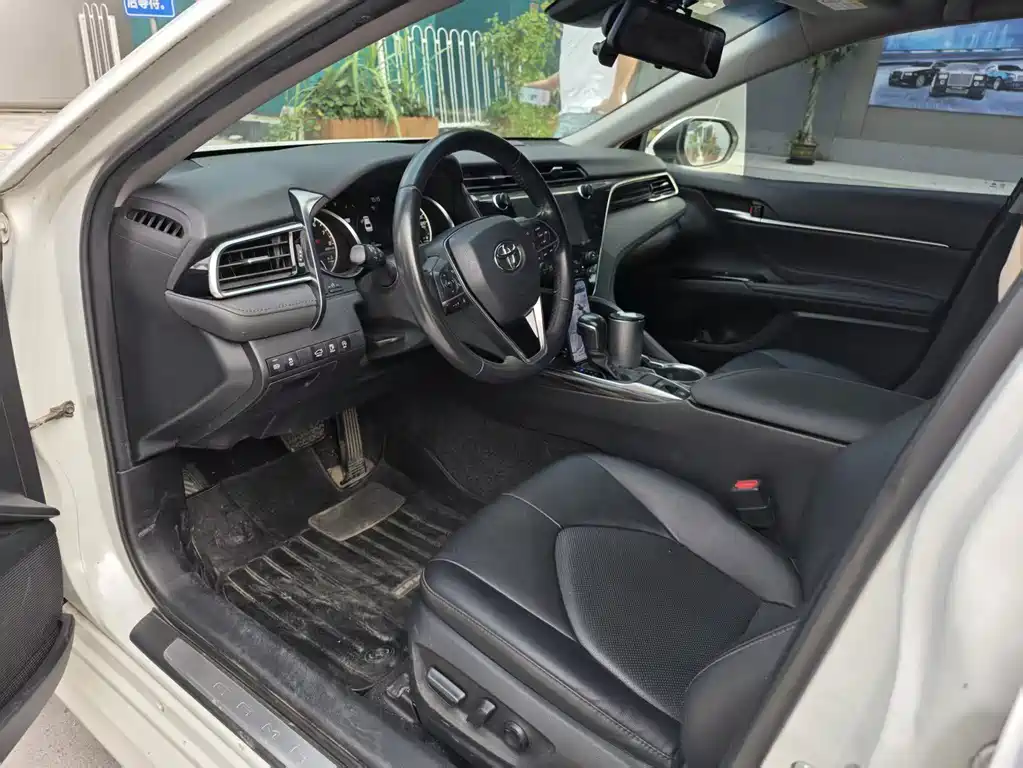 Toyota Camry — миниатюра 5