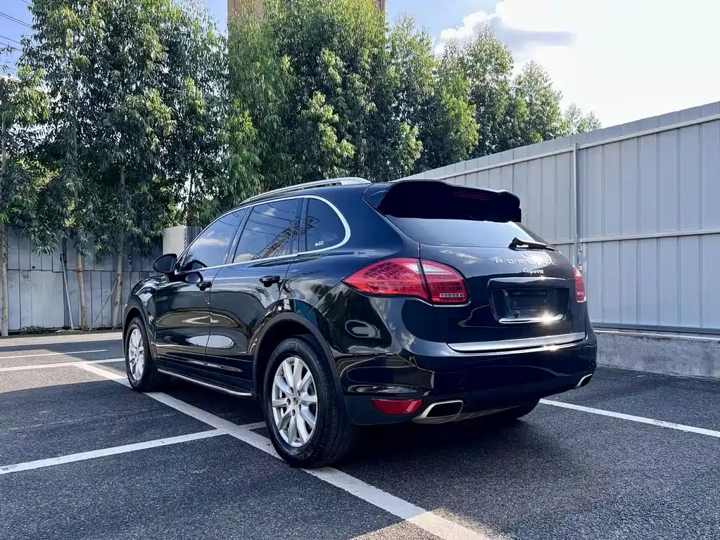 Porsche Cayenne — миниатюра 6