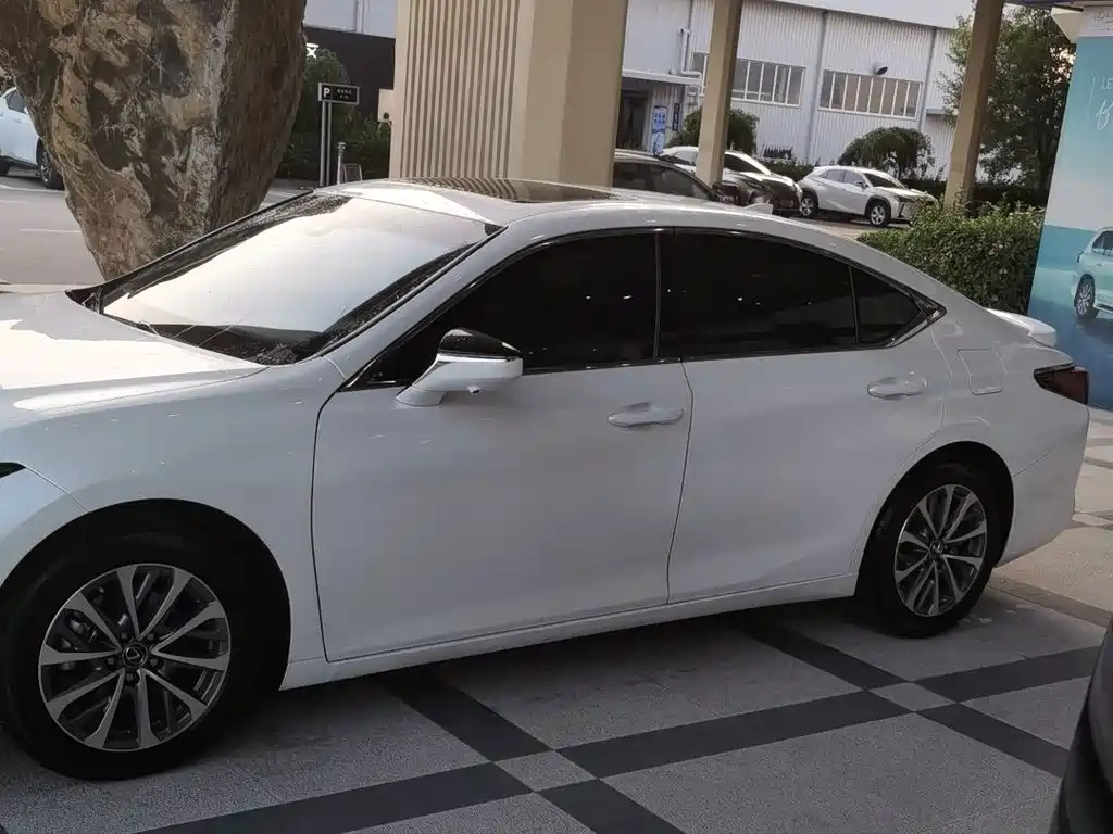 Lexus ES — миниатюра 3