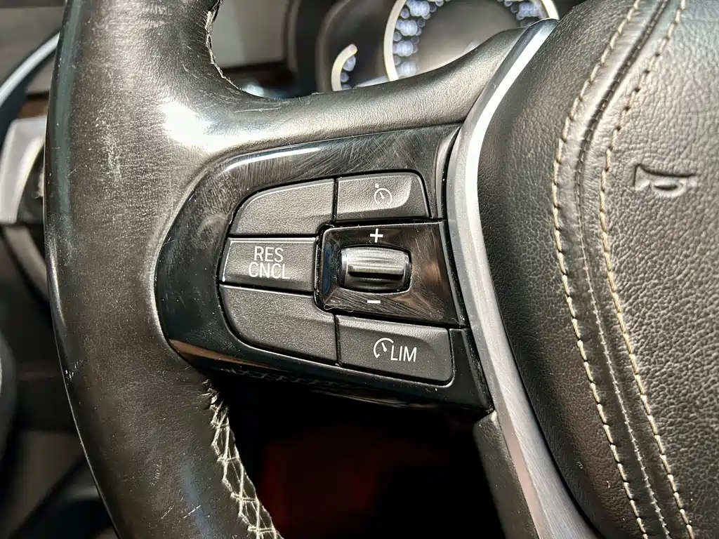 BMW 5 Series — миниатюра 12