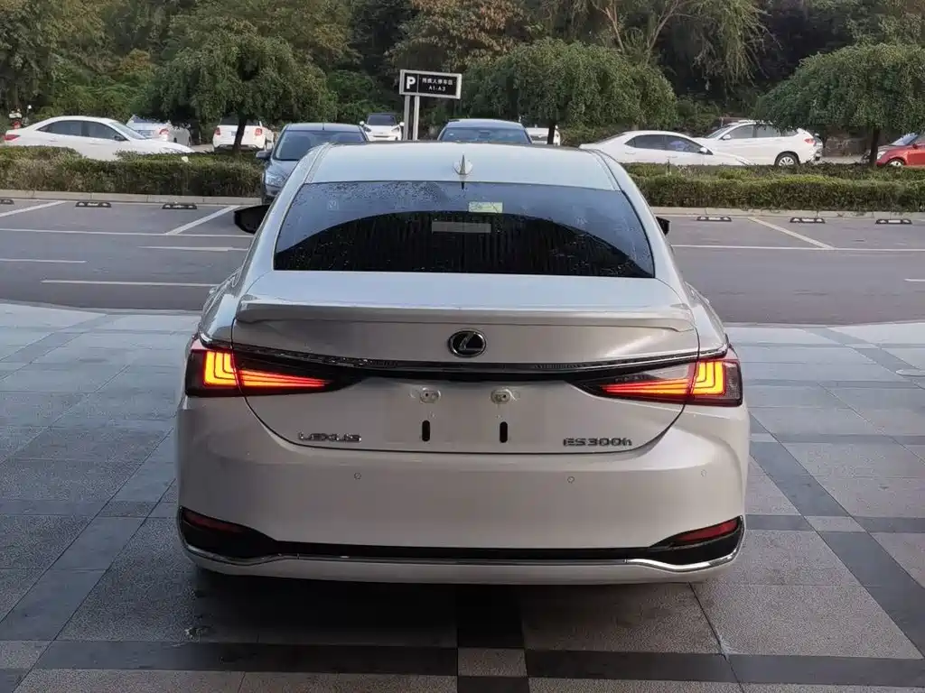 Lexus ES — миниатюра 4