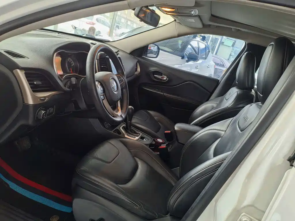 Jeep Cherokee — миниатюра 10