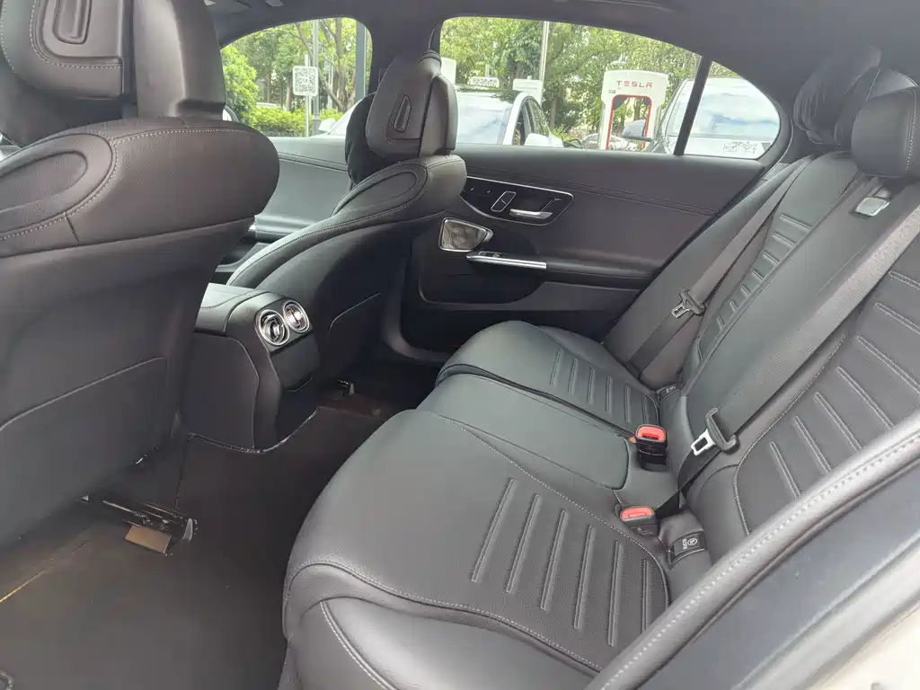 Mercedes-Benz C-Class — миниатюра 11