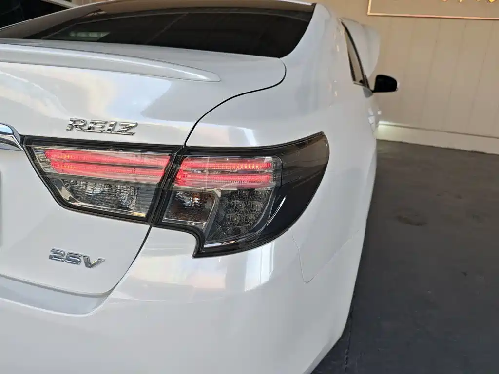 Toyota Reiz — миниатюра 8