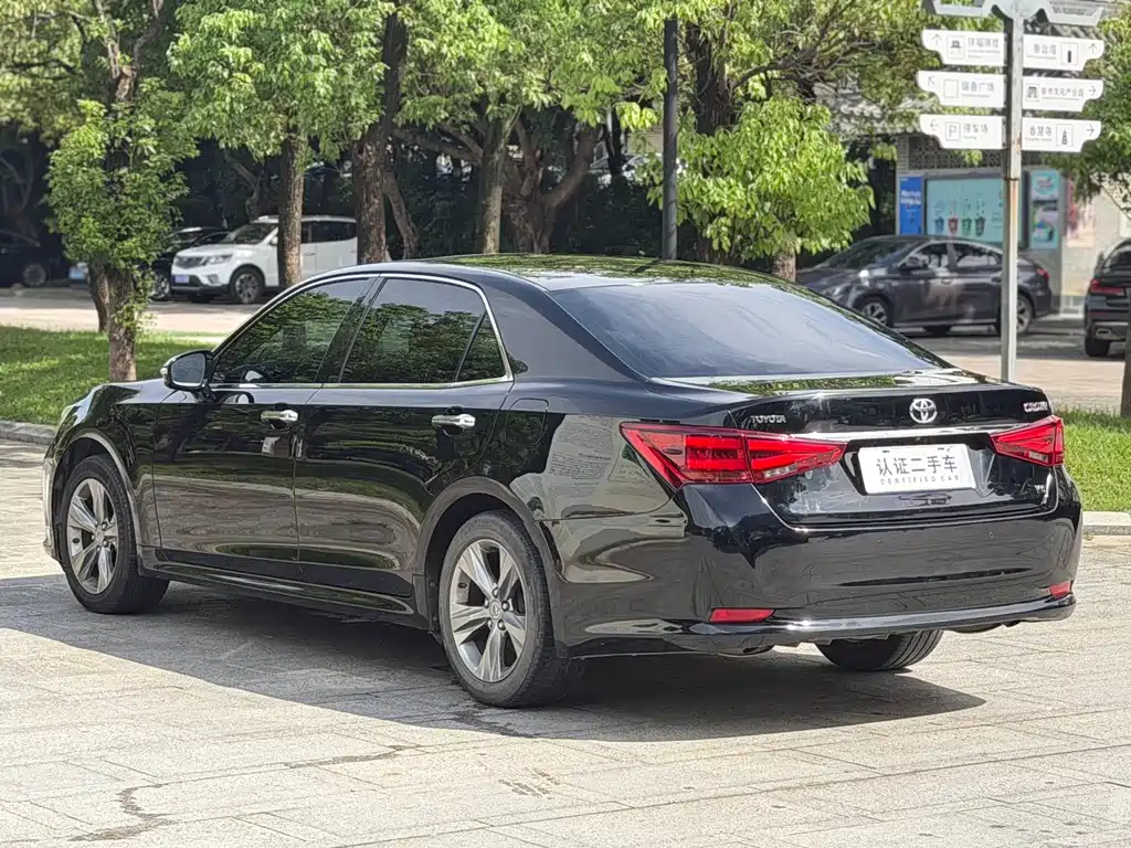 Toyota Crown — миниатюра 5