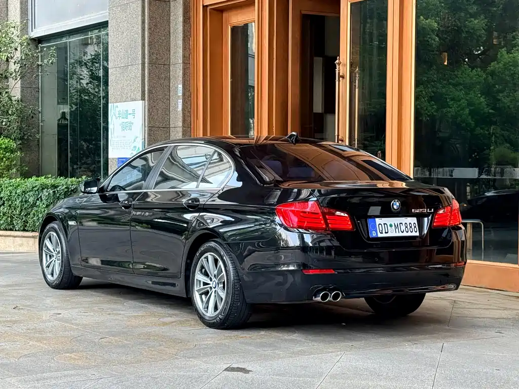 BMW 5 Series — миниатюра 5