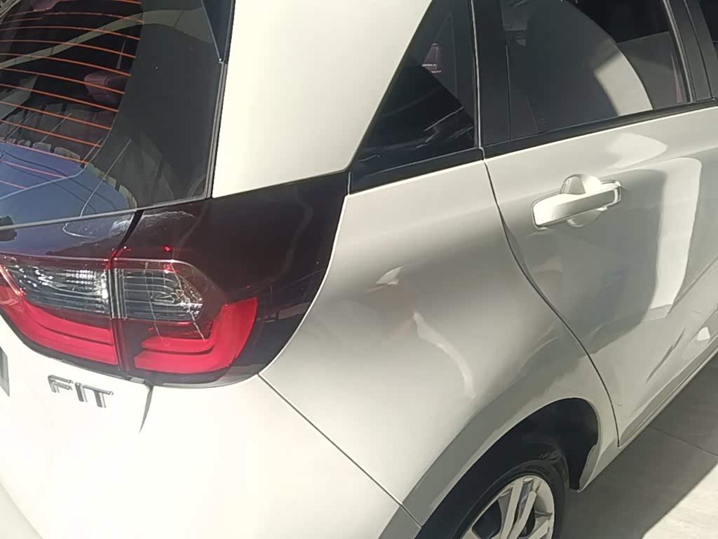 Honda Fit 1.5 л 2022 г. Белый, пробег 39000 км
