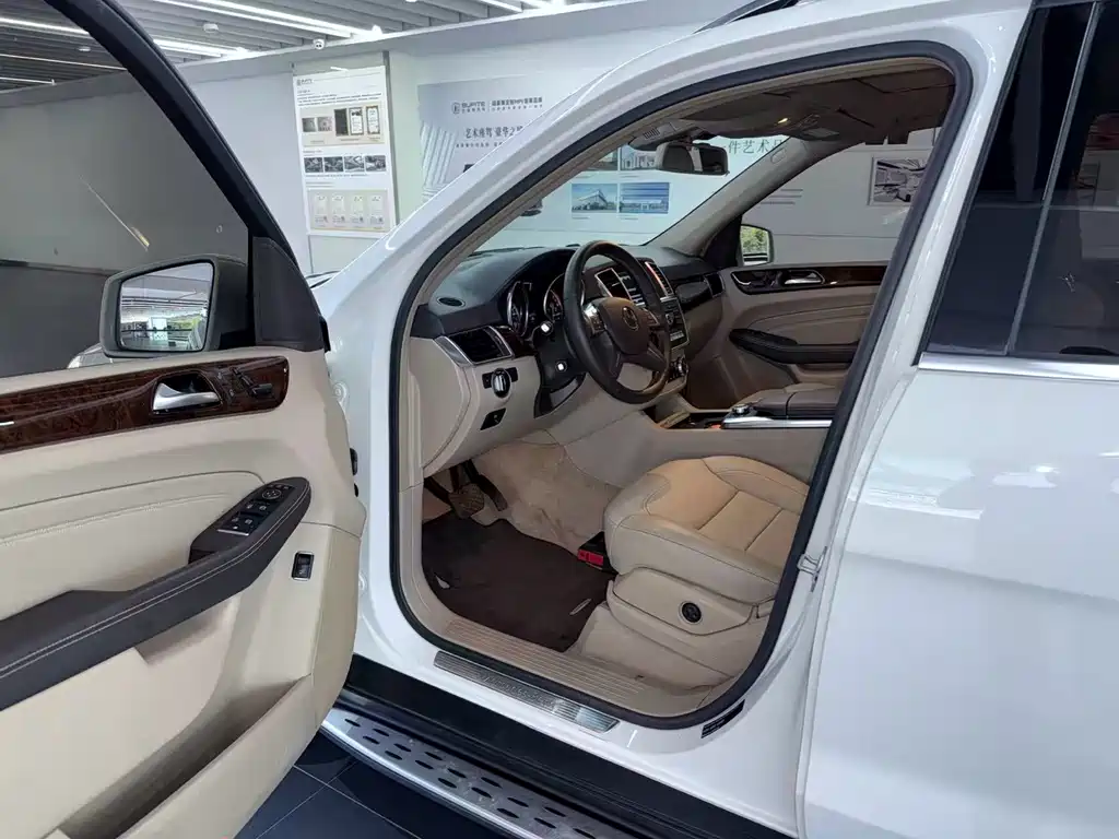 Mercedes-Benz M-Class — миниатюра 8